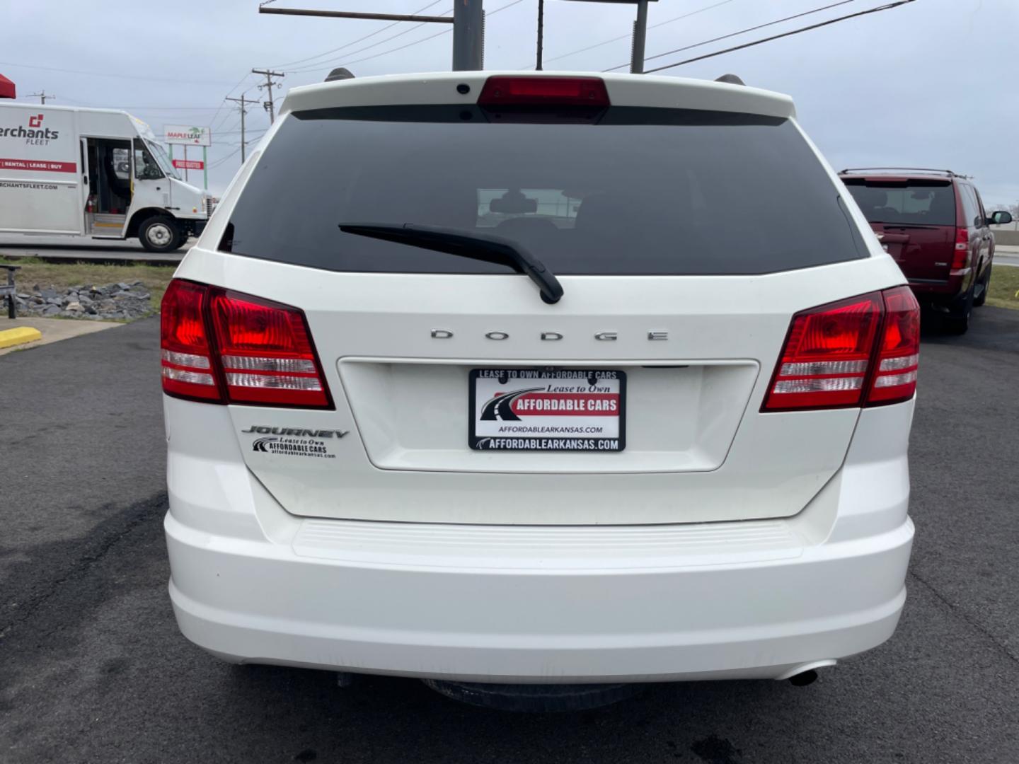 2018 White Dodge Journey (3C4PDCAB1JT) with an 4-Cyl, 2.4 Liter engine, Automatic, 4-Spd w/AutoStick transmission, located at 8008 Warden Rd, Sherwood, AR, 72120, (501) 801-6100, 34.830078, -92.186684 - Photo#6